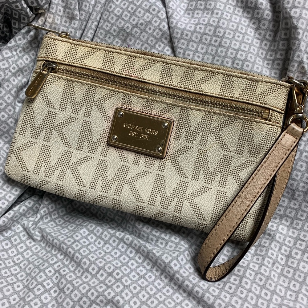 Michael Kors wristlet